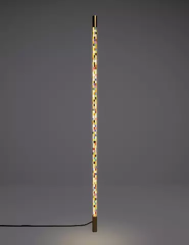 Applique con presa Linea Pixled