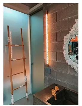 Applique con presa Linea Pixled