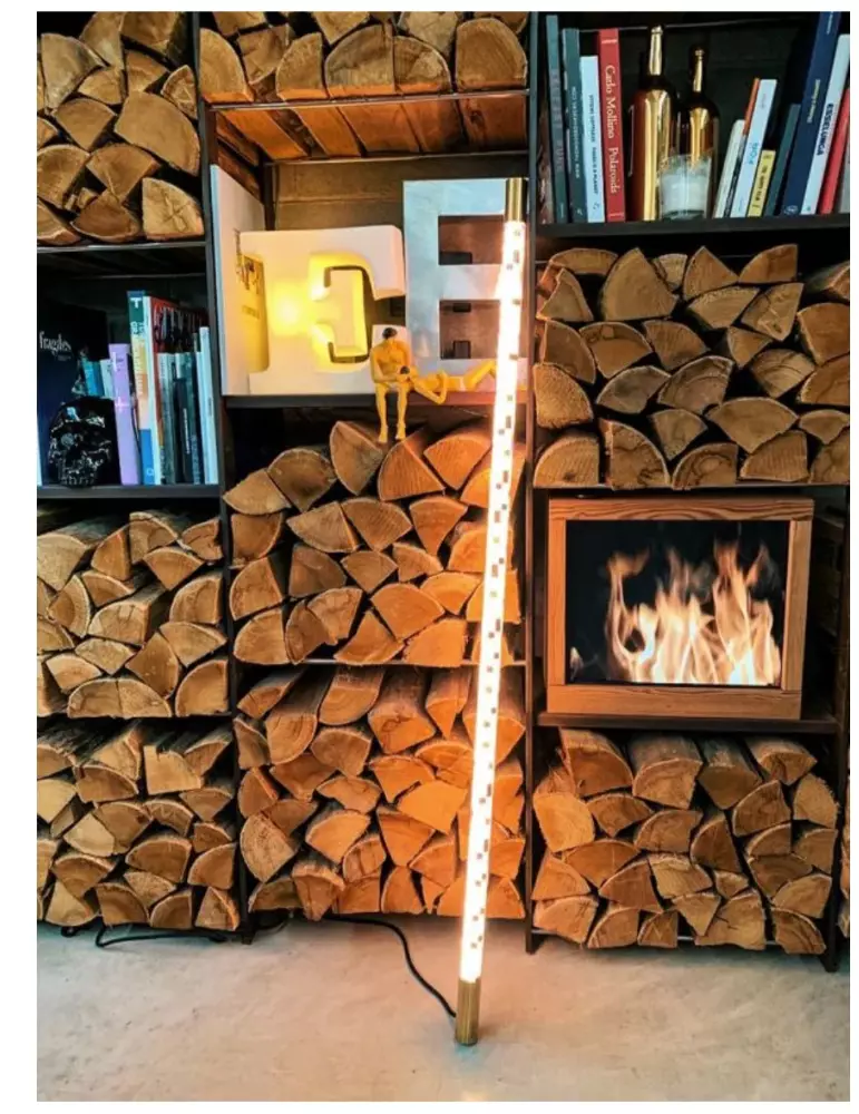 Applique con presa Linea Pixled