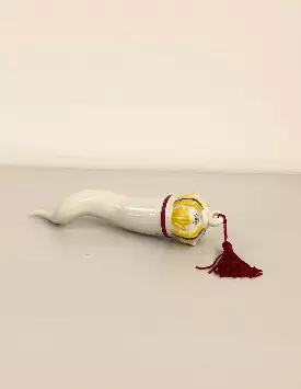 Corno con corona decorata