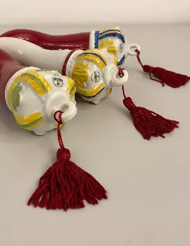 Corno con corona decorata