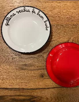 Gallina vecchia fa buon brodo