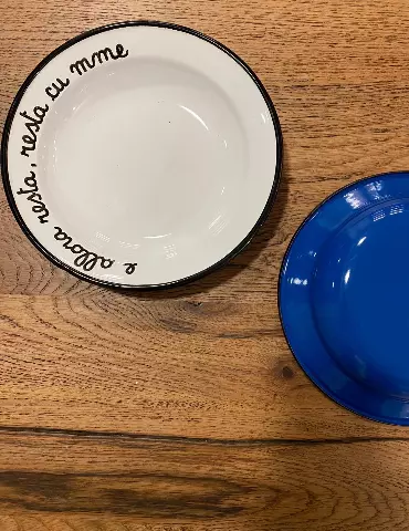 E allora resta, resta cu' mme'
